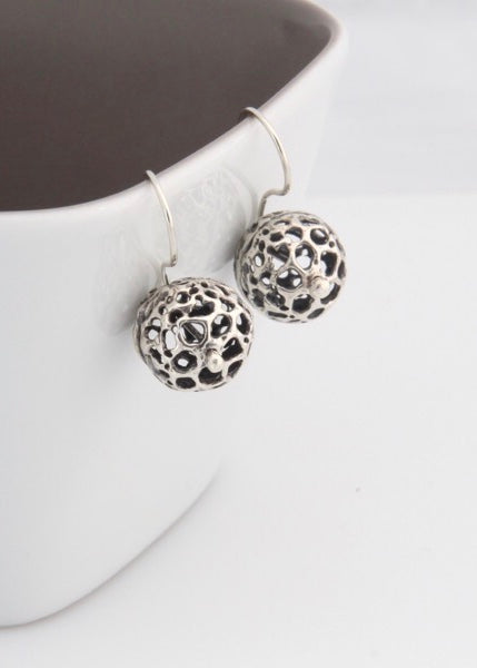 Earring | Small Lace Pod (Silver)