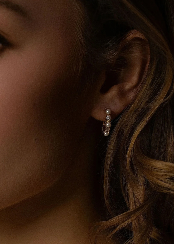 Earrings | Perla Hoop (Gold/Pearl)