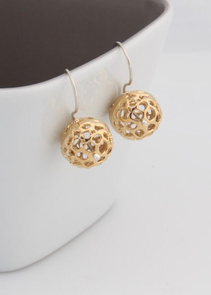 Earring | Small Lace Pod (Gold)
